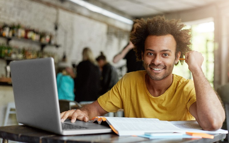 Benefícios do marketing de atração para candidatos a trainee e estágio