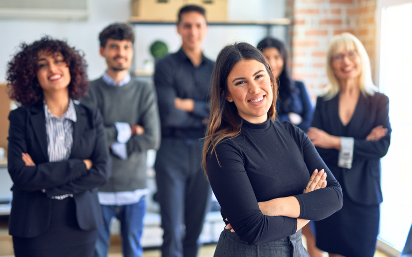 Grupo de pessoas diversas, representando um time de recrutamento especializado em uma empresa de recursos humanos.